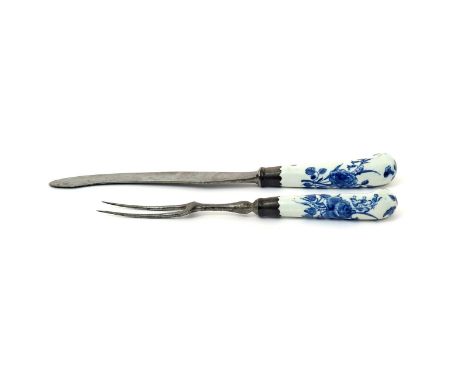 A Worcester blue and white knife and fork  c.1758-60, the pistol grip handles painted with th Rose and Floral Sprays pattern,