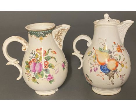 Zwei Kannen ohne Deckel. Nymphenburg 1770. Porzellan, bunt bemalt mit Floral- und Obstdekor; am Boden eingepresste Rautenschi
