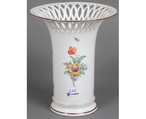 Vase. Nymphenburg 20. Jh. Porzellan, bunt bemalt mit Floraldekor; am Boden gemarkt, H=24,5 cm.