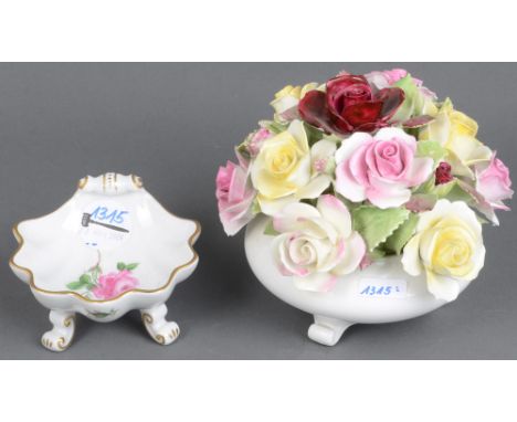 Muschelschale und Blumenbouquet. Meissen / Royal Adderley 20. Jh. Porzellan, bunt bemalt; am Boden gemarkt, H=6 / 13,5 cm. (m