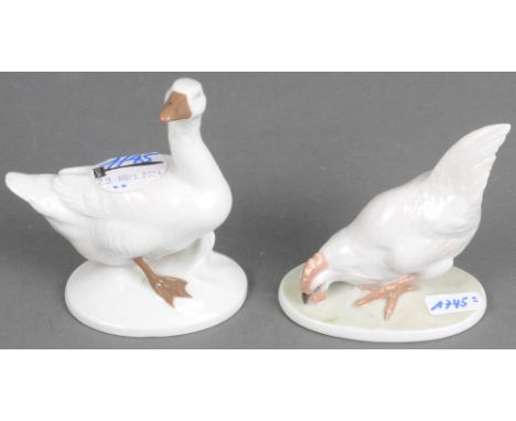 Gans und Huhn. Rosenthal 20. Jh. Porzellan, naturalistisch modelliert und staffiert; am Boden grüne Stempelmarke, Modellnumme