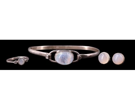 Four items of moonstone and sapphire jewellery, comprising a bracelet with a 12 x 16 mm bezel set cabochon, a pair of stud ea