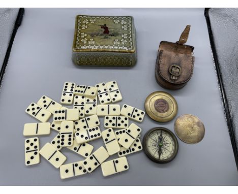 Wade Shooting Box, Dominoes and Compass.
Box H5cm x W12cm.
Both in good condition