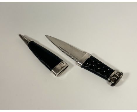 A silver-mounted sgian dubh, the hilt hallmarked for Edinburgh 1987, the plaited carved handle claw-set to the pommel with sm