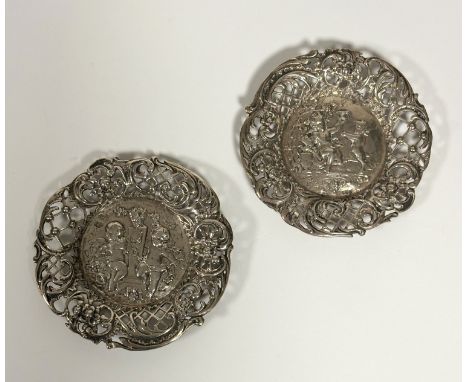 A pair of late Victorian silver trinket dishes, Barnet Henry Joseph, import marks for London 1892, circular, of reasonable ga