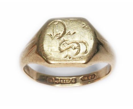 A hallmarked 9ct gold signet ring, sponsor 'P&amp;W', Birmingham 1921, wt. 7.1g, size S.  Condition - band ever so slightly o