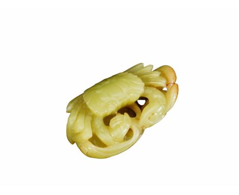 A Carved Yellow Jade CrabH:2.5cm W:7.3cm