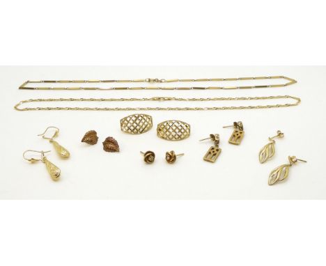 A collection of 9ct gold and yellow metal items to include a baton link chain, length 40cm, a further 9ct gold rope chain, an