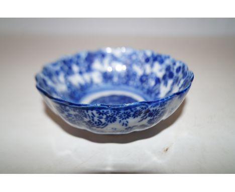 Oriental blue &amp; white ceramic bowl Height 5 cm 