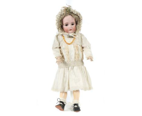 PuppeKämmer &amp; Reinhardt - Simon &amp; Halbig, Halsmarke: K*R, Simon &amp; Halbig 66; Bisquit-Kurbelkopf, blonde Mohair-Pe