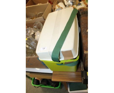 A 'STYLE' PLASTIC PICNIC HAMPER