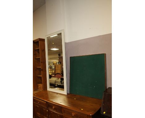 A LARGE MODERN CREAM PAINTED RECTANGULAR MIRROR, H 132 cm, W 62 cm, D 2.5 cm TOGETHER WITH A CARD TABLE (2)