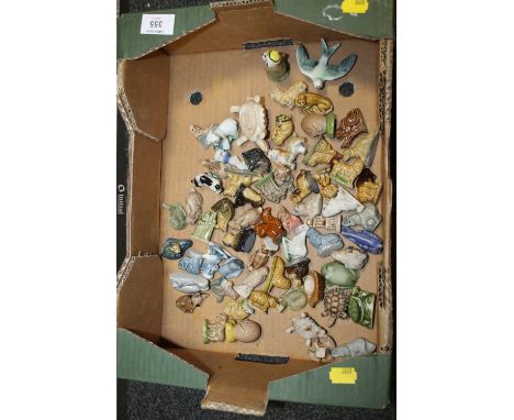 A TRAY OF WADE WHIMSIES