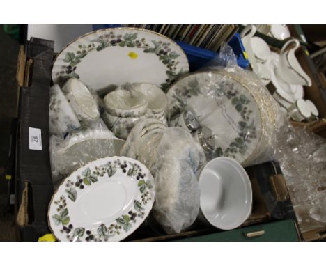 A TRAY OF ROYAL WORCESTER LAVINIA TEA & DINNERWARE