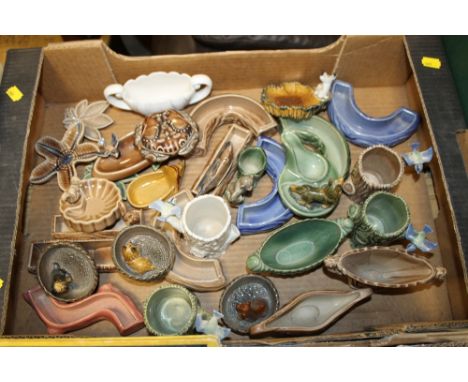 A QUANTITY OF WADE ITEMS TO INC PIN TRAYS , POSY HOLDERS ETC