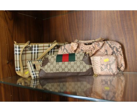 A LADIES VINTAGE ANNA KLEIN PURSE & MATCHING BAG, TOGETHER WITH A GUCCI STYLE BAG & A BURBERRY STYLE BAG & PURSE SET