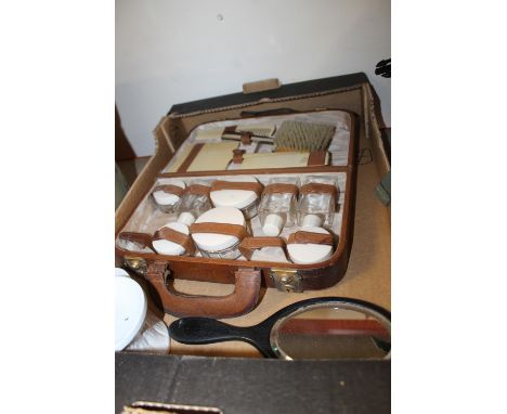 A BOX OF ASSORTED VINTAGE VANITY ITEMS