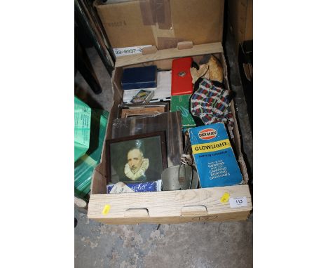 A BOX OF ASSORTED VINTAGE ITEMS