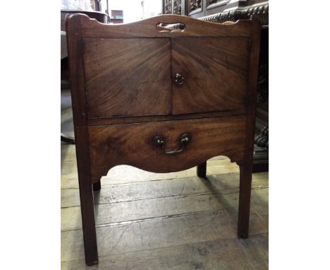 A George III mahogany tray top night commode, on chamfered square legs, 57 cm wide