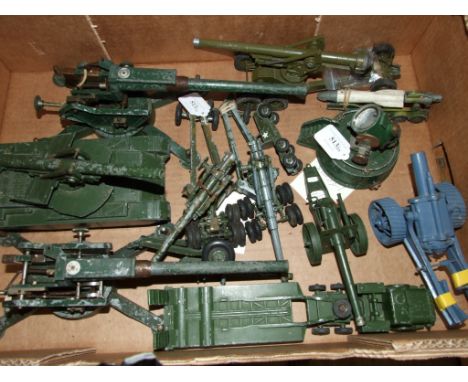 Assorted Britains military vehicles and field guns, including 25 pound Howitzer search light and other similar items (box)
