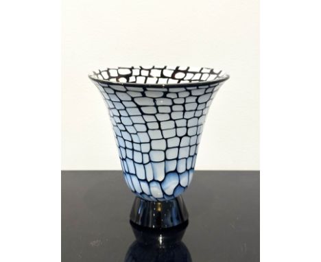 Barovier, Ercole Vase "Neomurrino". Farbloses Glas in Glockenform mit aufgeschmolzenen Murrinen in Weiß mit schwarz-violettem