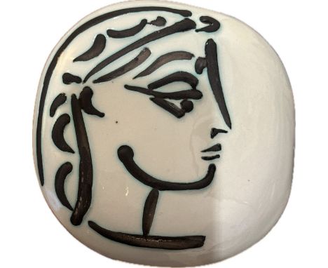 Picasso, Pablo (1881 Málaga - Mougins 1973) "Profil Jacqueline". Keramikteller, rückseitig gestempelt mit "Empreinte, Origina