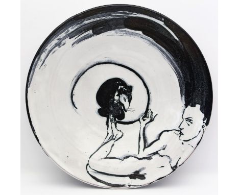 Hampel, Angela (geb. 1956 Räckelwitz - lebt in Dresden) Unikat-Teller. Fayence, glasiert. Bemalt mit weilichem Akt und einer 