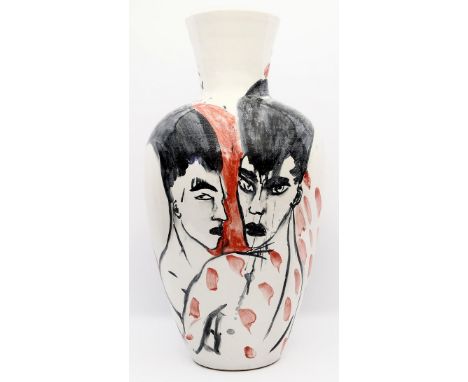 Hampel, Angela (geb. 1956 Räckelwitz - lebt in Dresden) Große Unikat-Vase. Bunt bemalte Keramik. Farbige Wandung mit drei Fra