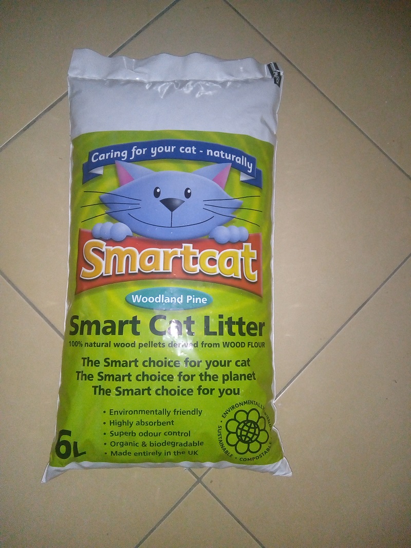 DR 200 6L BAGS OF CAT LITTER, IDEAL FOR RETAIL ALL PACKED ON A