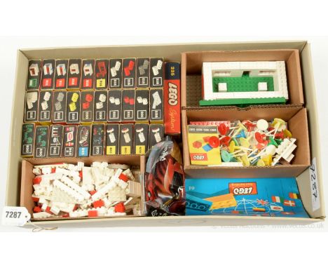 Quantity of vintage Lego system small sets x thirty one includes sets 210, 211, 212, 213, 214, 218, 219, 220, 221, 228, 230, 