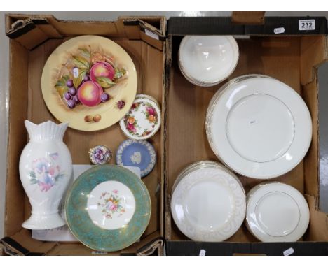 A collection of mixed pot items to include Royal Doulton Chiffon D plates, bowls, 5 plates, Aynsley orchard gold wall plates,