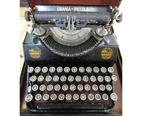 Urania-Piccola vintage typewriter with Querty keyboard in case 