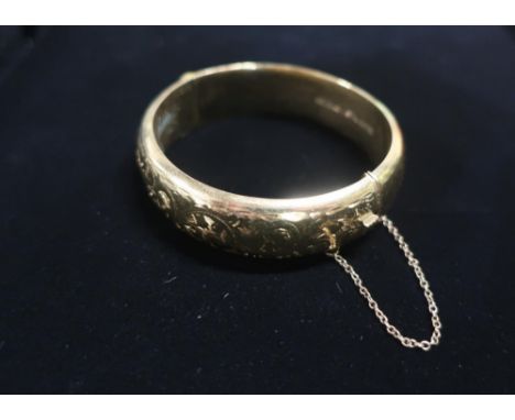 9ct gold hinged bangle with safety chain stamped 9ct 25.3g 