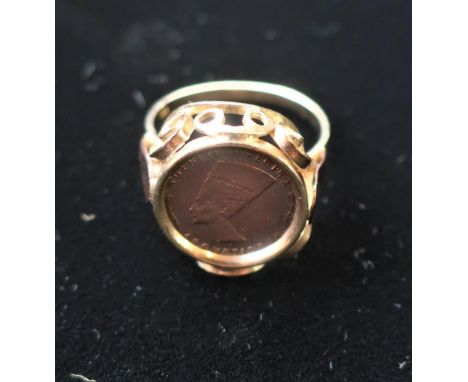 8ct gold Egyptian coin ring stamped 333 Size M, 2.5g 