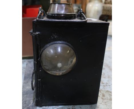 Railway type hand lamp by The Lamp Manufacturers Co. ltd of London with bullseye glass lens 