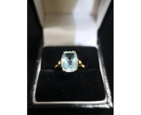 18ct gold and Aquamarine ring stamped 18ct Size M 1/2 gross 4.3g 