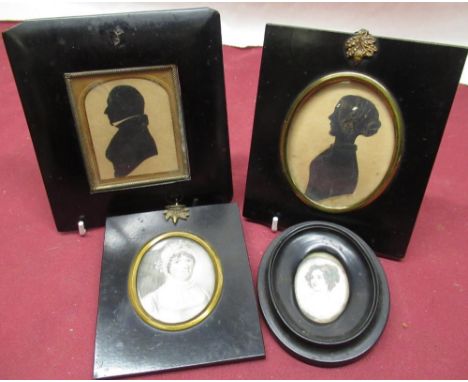 Victorian oval silhouette portrait in ebonised frame W12cm x H14cm, a Victorian portrait of a gentleman with gilt arch slip i