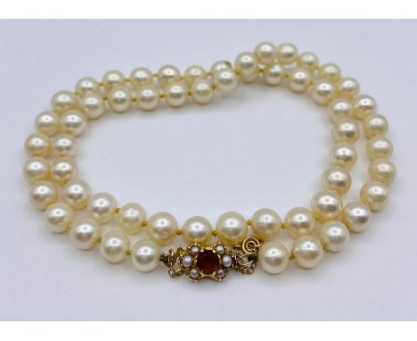 A Pearl necklace with seed pearl and 9ct gold clasp