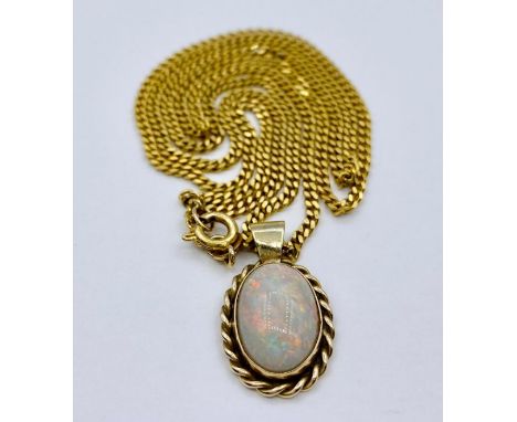 A 9ct gold chain with Opal pendant (Total weight 9g)