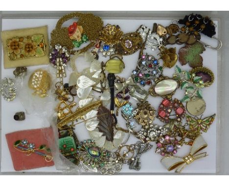 Costume brooches, a mother of pearl necklet, etc.