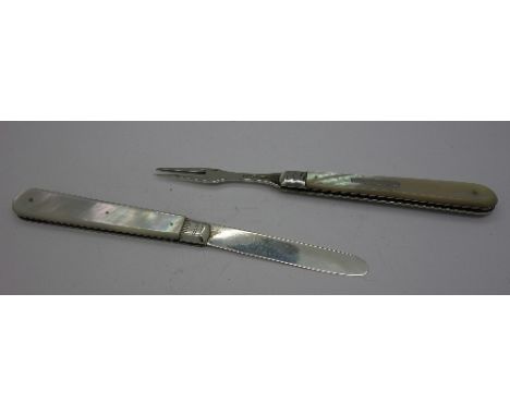 An Edward VII silver and mother of pearl connecting pocket knife and fork, Sheffield 1904