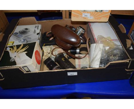 Mixed Lot: Assorted camera equipment to include a Nikon Coolpix 3200 and others