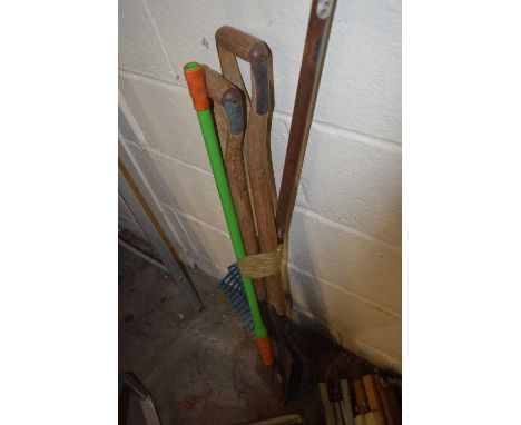 Bundle of garden tools