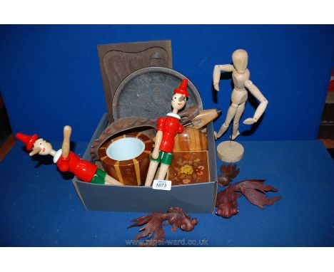 A quantity of treen including clowns, plaque, ornaments, etc