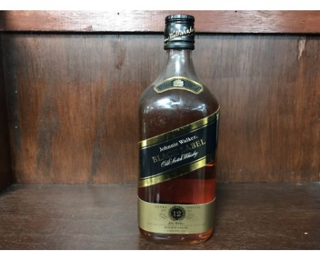 JOHNNIE WALKER BLACK LABEL 12 YEARS OLD - 1.5 LITRES Blended Scotch Whisky 1.5 litres, 43% volume.