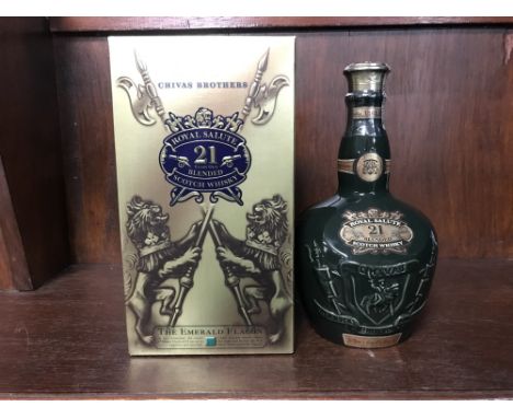 ROYAL SALUTE AGED 21 YEARS - EMERALD FLAGON Blended Scotch Whisky 70cl, 40% volume, ceramic flagon in box.