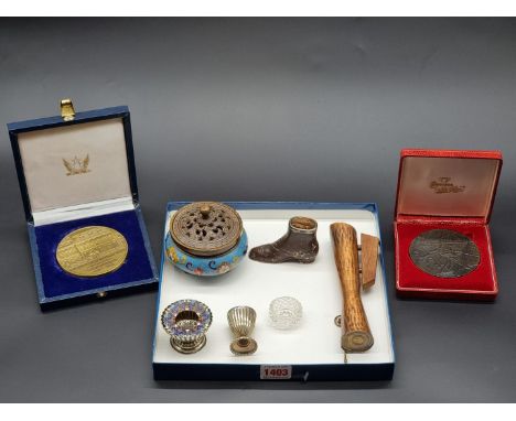 A mixed lot,&nbsp;to include a Chinese cloisonne enamel tripod censer and cover, 9cm diameter.