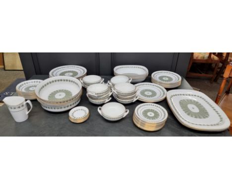 A Spode 'Provence' pattern part dinner service. 