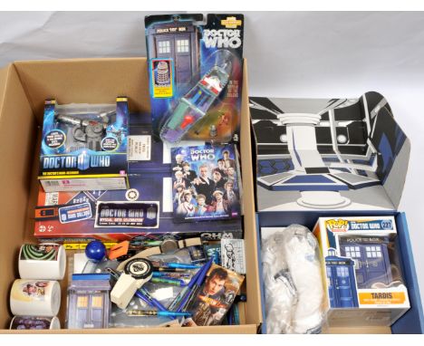 Quantity of Doctor Who related collectables and memorabilia including Doctor Who Tardis Collectors ZBOX, Thirteen Doctor Coll