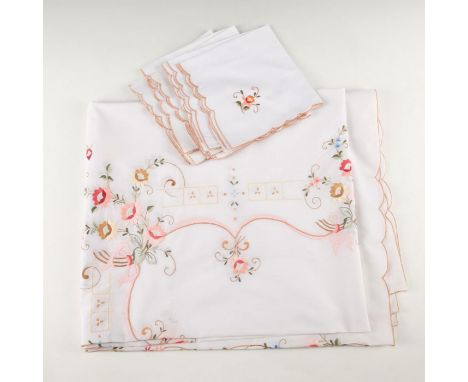 A complete table top set with matching napkins.&nbsp; A summery and fresh vintage table cloth with intricate hand embroidery 